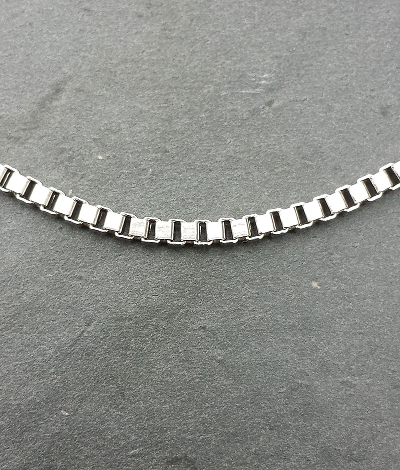 white gold box chain