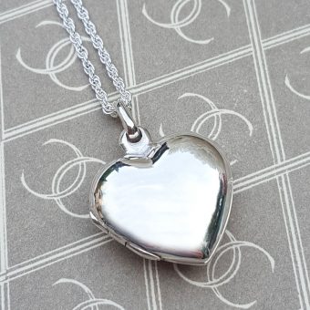 Personalised locket necklace for mum