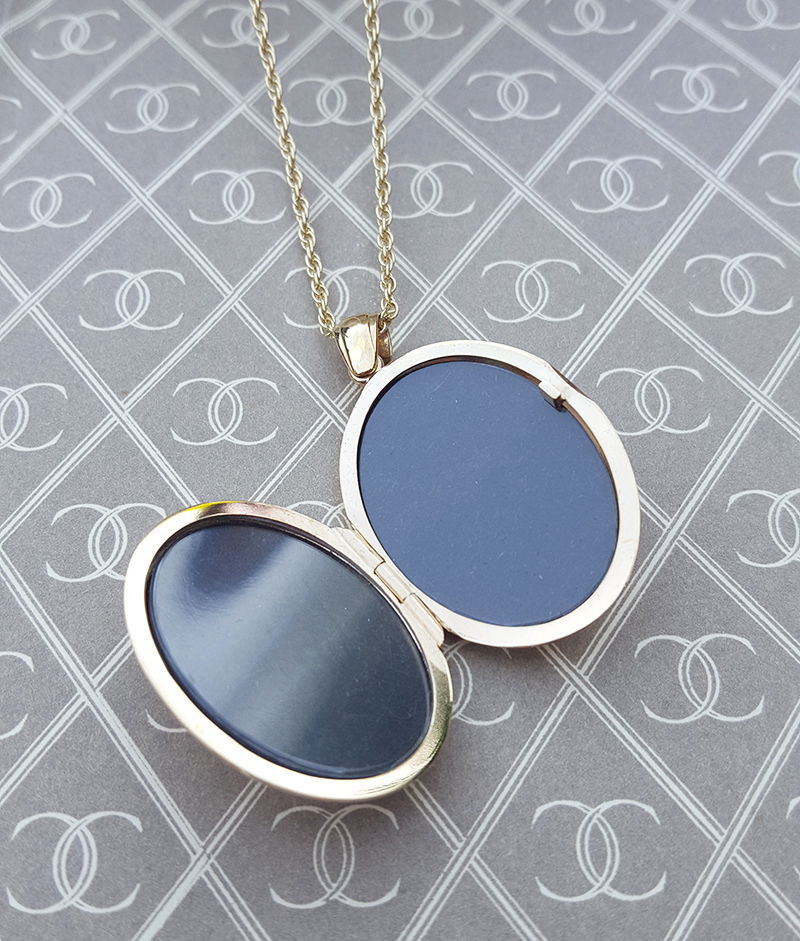 Large Hand Engraved 9ct Gold Locket 