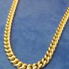 Chunky curb chain in solid gold for pendants