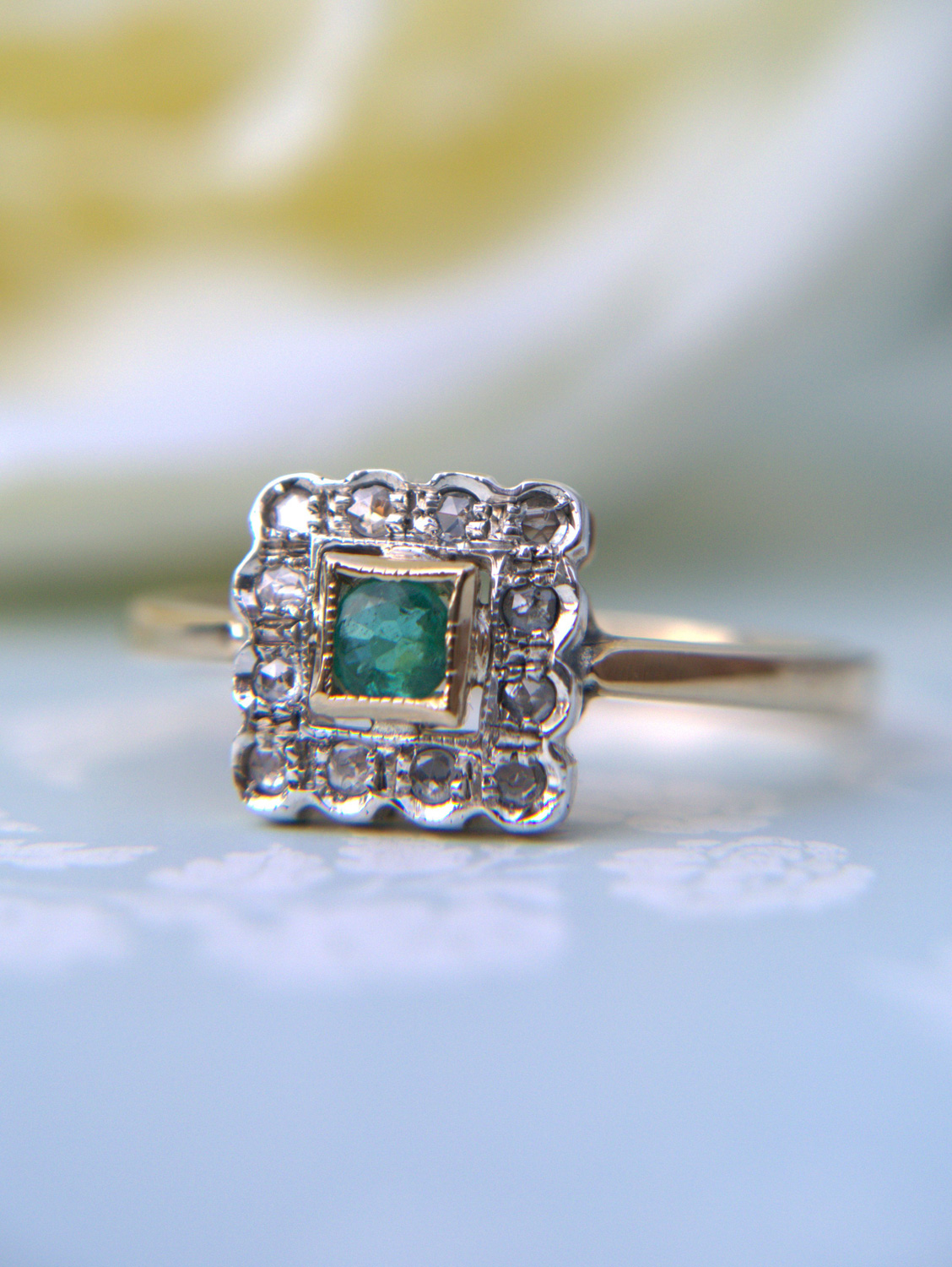 Gorgeous little Deco Style Ring with Emerald or Sapphire & DIamonds