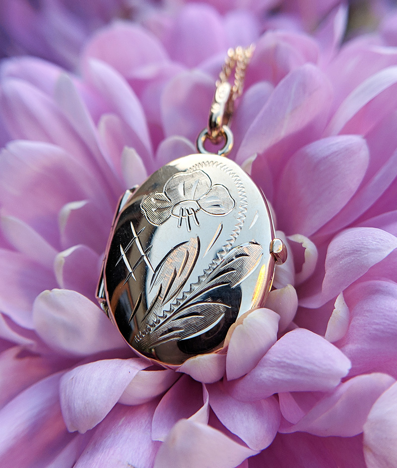 9ct Yellow Gold Engraved Oval Flower Locket Necklace