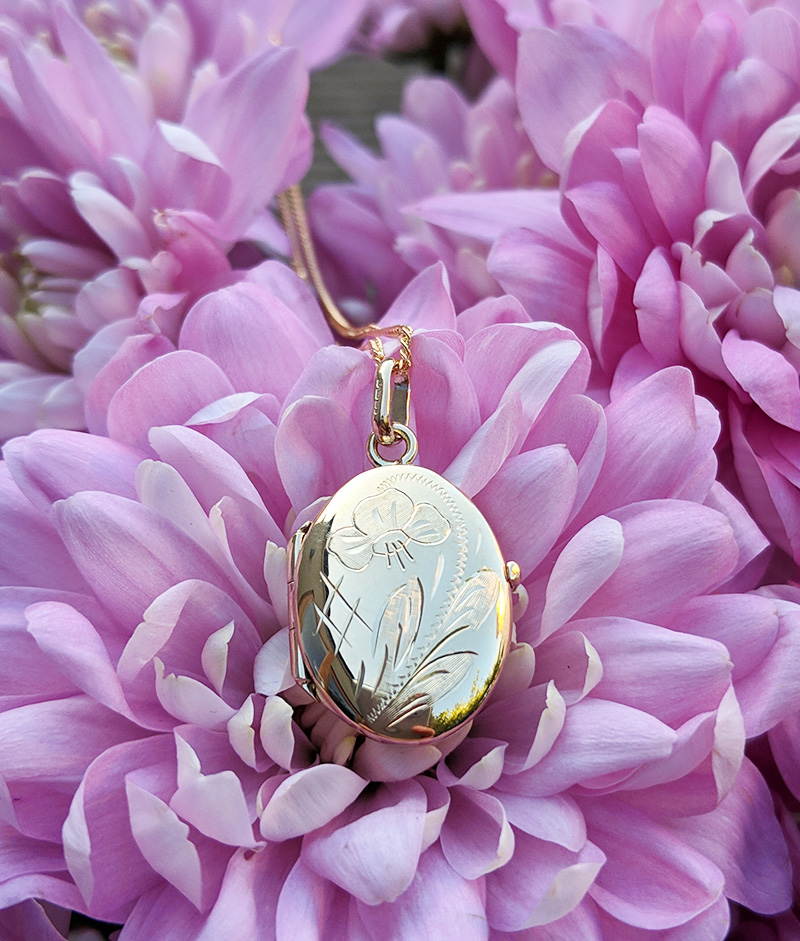 Ladies Solid 9ct Yellow Gold Engraved Oval Flower Locket Necklace