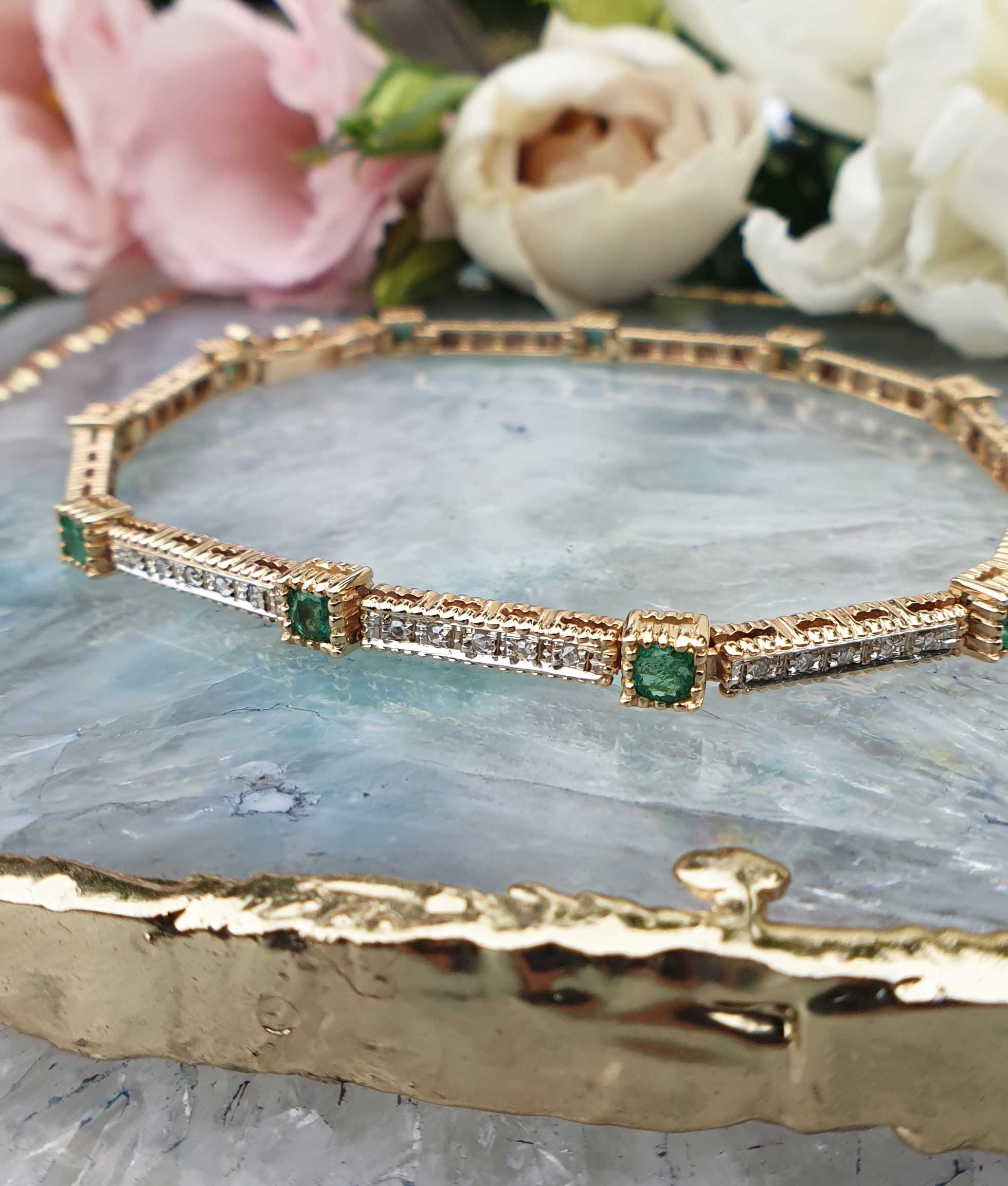Elegant 14ct Yellow Gold Emerald and Diamond Bracelet 8"